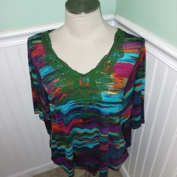 Cable & Gauge woman's size Large Boho v-neck shorp sleeve top - Picture 2 of 5